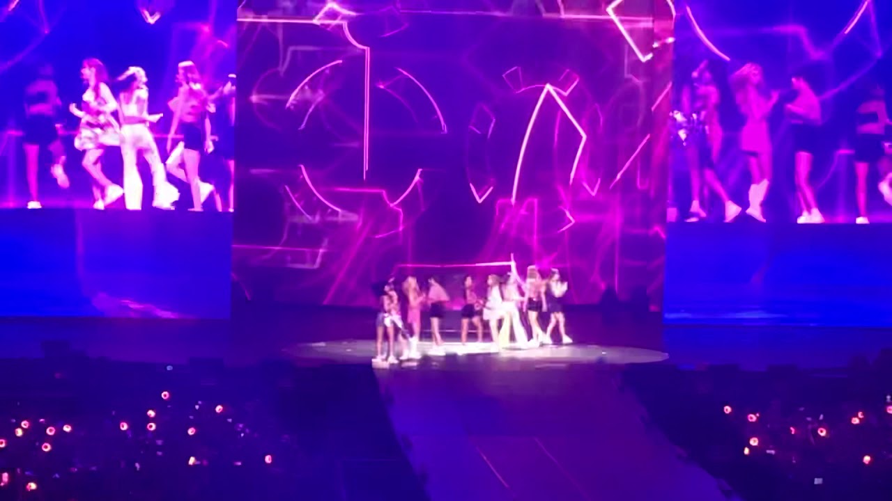 TWICE LIGHTS perform FANCY Live in Manila at MOA ARENA #SeizeTheLight