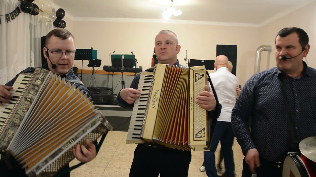 BIESIADA PRZY STOŁACH z kapelą 
