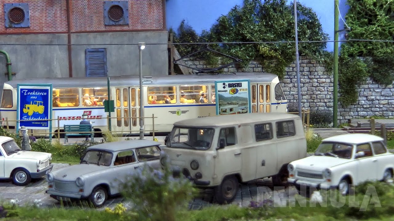Modellbahn VEB Leverda-Pairau - Diorama mit Tatra T4 Straßenbahn und Feldbahnen in der DDR