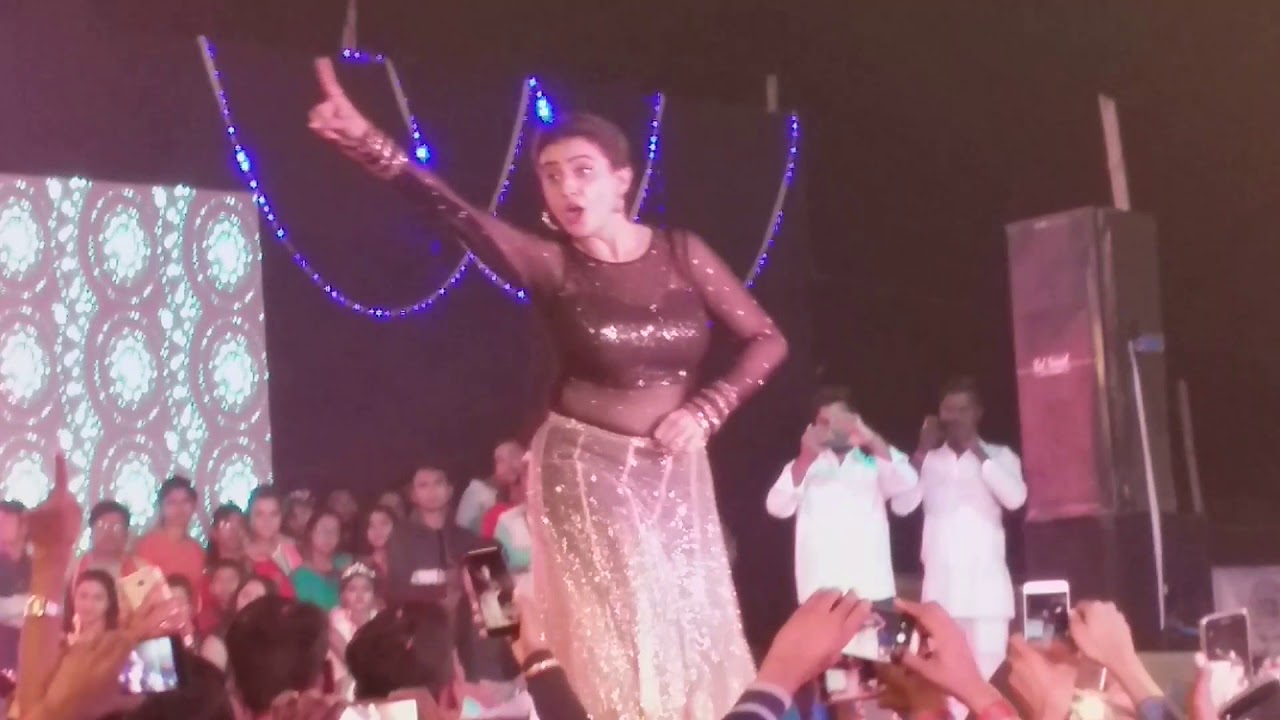 Akshara Singh stege show