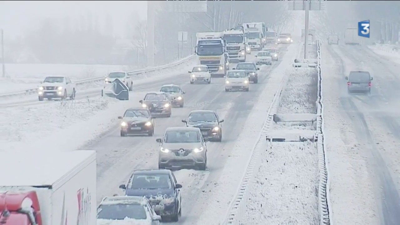 La neige a joué de vilains tours aux automobilistes ce lundi
