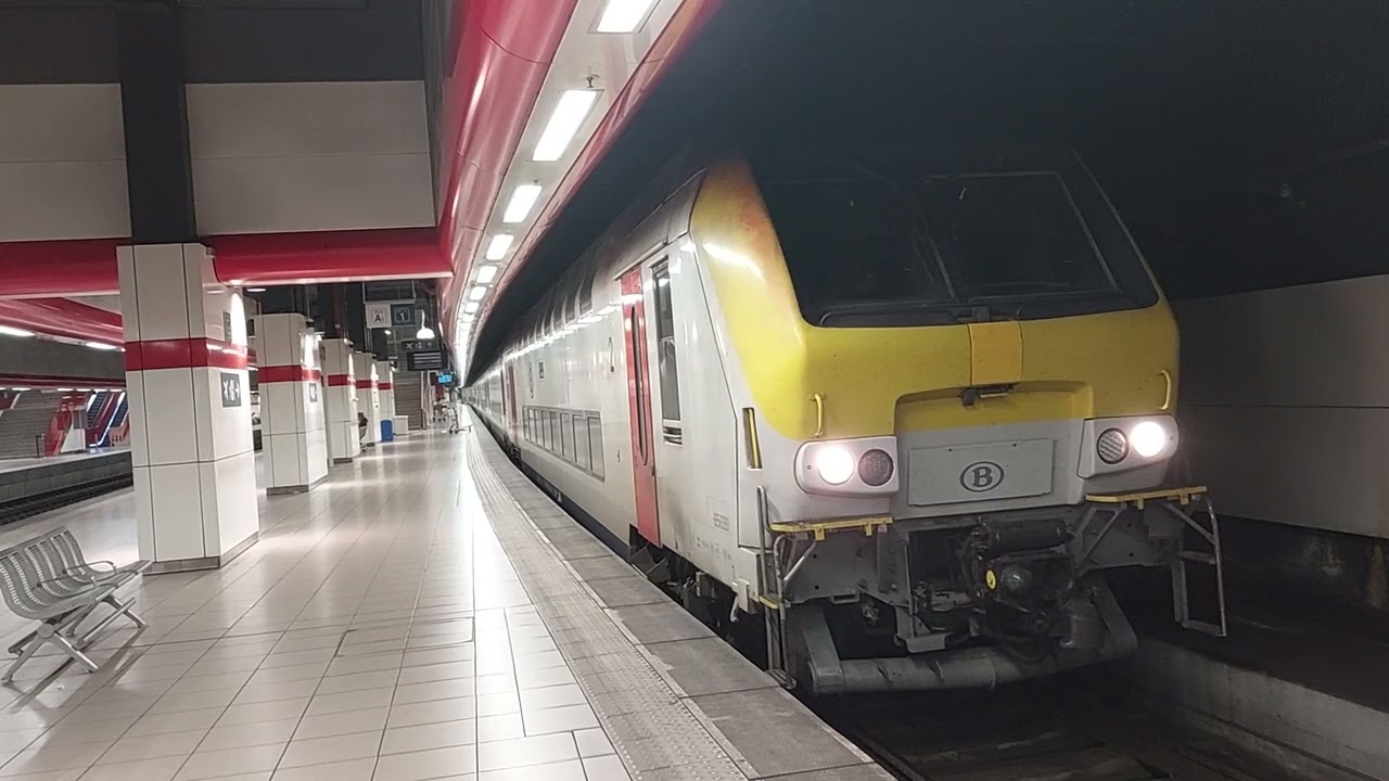 M6 + HLE 1821 vertrekt van Brussels Airport-Zaventem naar Knokke | Treinen | NMBS/SNCB