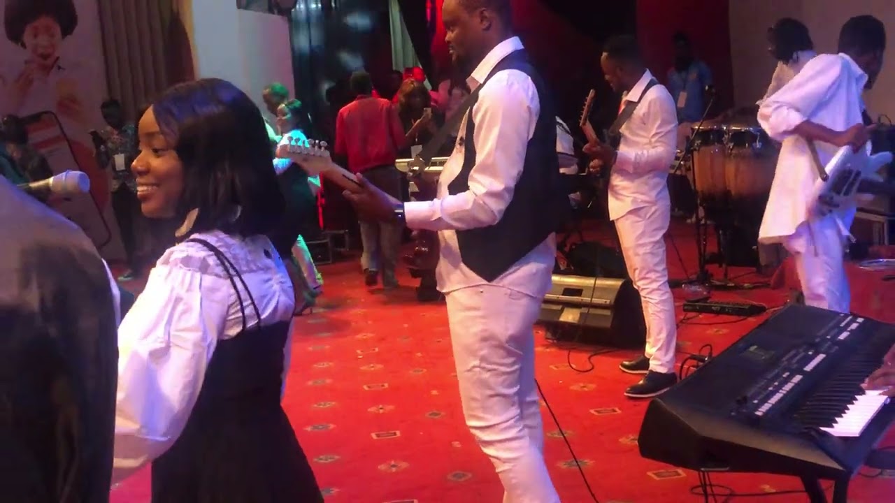 NA NDIMI David ize concerts 🎸🔥#live #worshipmusic #drummer #music #gospelmusic🔥