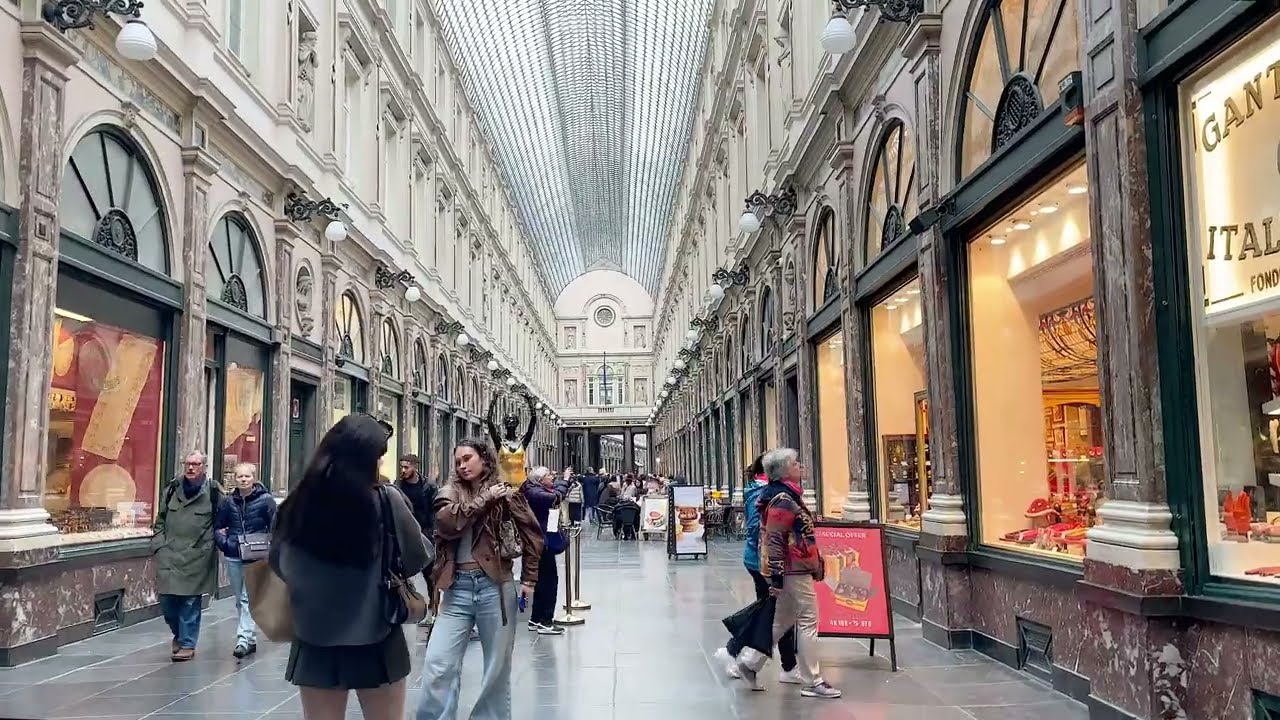 One Day in Brussels 🇧🇪 | Epic Bus Tour, Waffles & Must See Spots