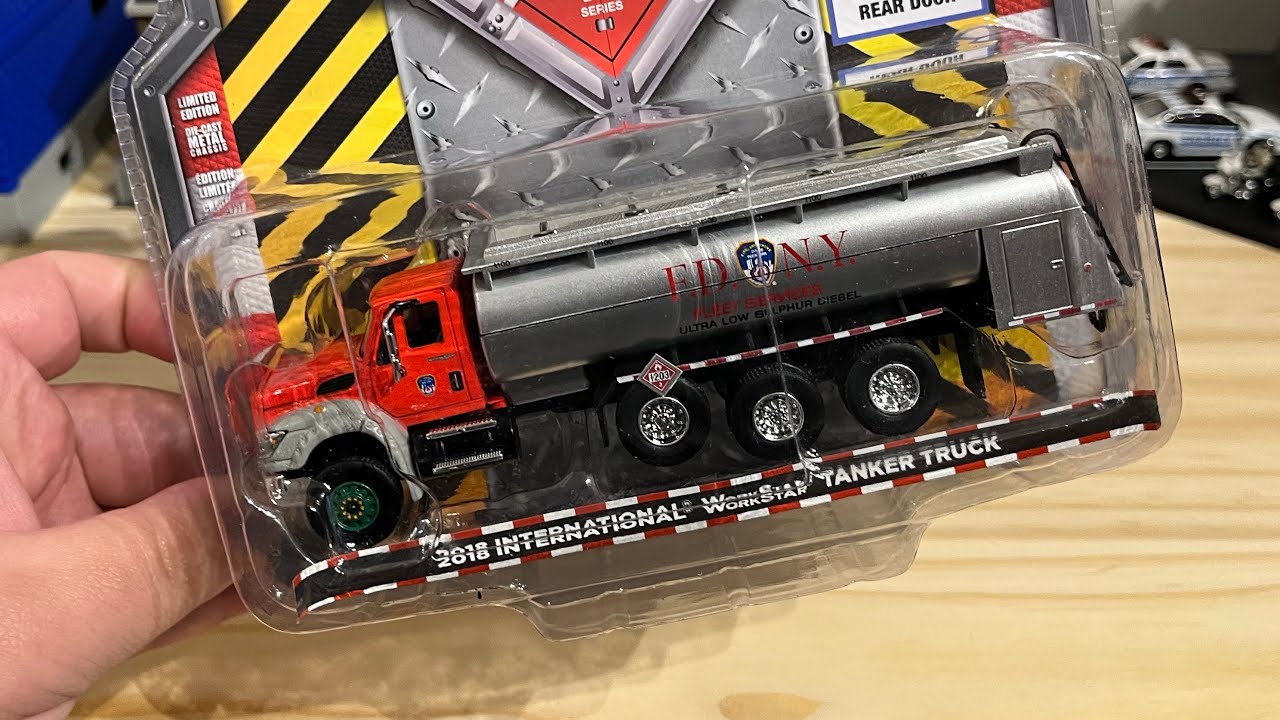 Greenlight FDNY international ￼work star tanker truck 1/64 scale ￼