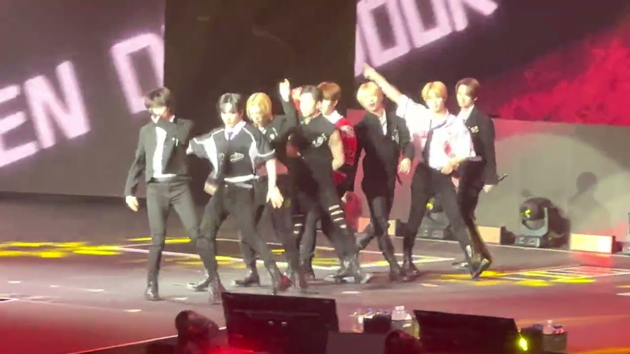 BACK DOOR | STRAY KIDS (스트레이 키즈) MANIAC WORLD TOUR | MELBOURNE | 02/17/23 | 4K