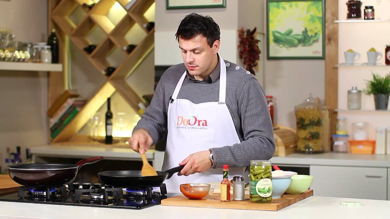 Kuhari : Mate Janković - Topla pileća krilca u crvenom umaku s hladnim bijelim umakom