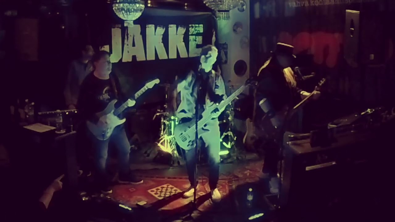 Jakke Aho - En pelkää pimeää / Live in Rento Bar Turku