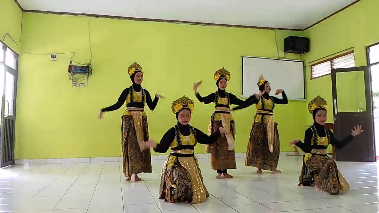 Sanggar Tari Srikandi Cirebon - Jaipong Ronggeng Nyentrik  #jaipong #dance #teaditional #cultures 