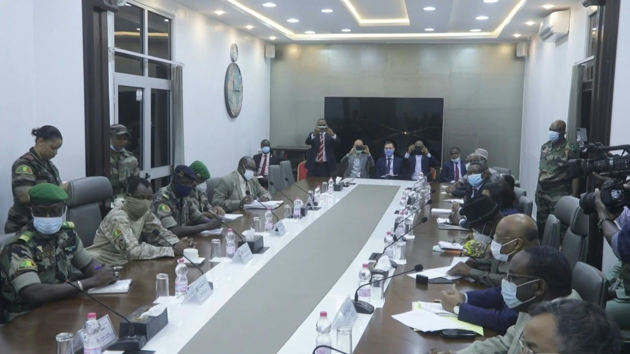 Mali: ECOWAS meets with junta leaders after transition leader appointed | AFP