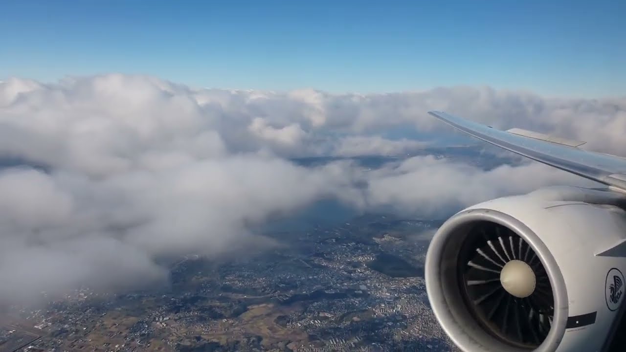 Female Controller Japan Air Traffic Control: NARITA  RJAA APPROACH