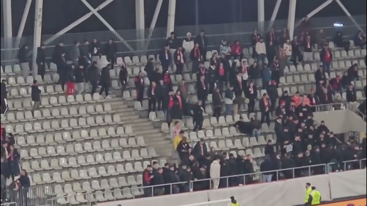 Protest al ultrașilor lui Dinamo în Cupă! Imagini dezolante din peluză: de la ce a plecat totul