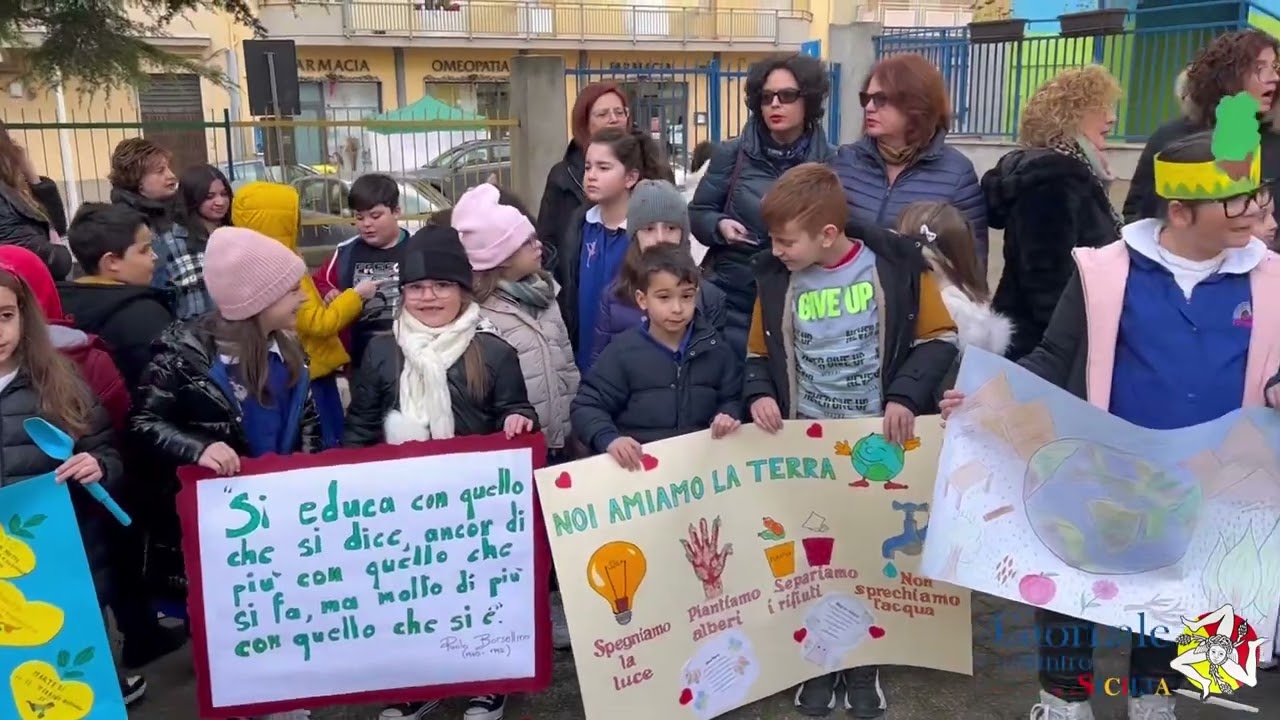 Canicattì. La stele dell’albero Falcone-Borsellino al plesso De Amicis