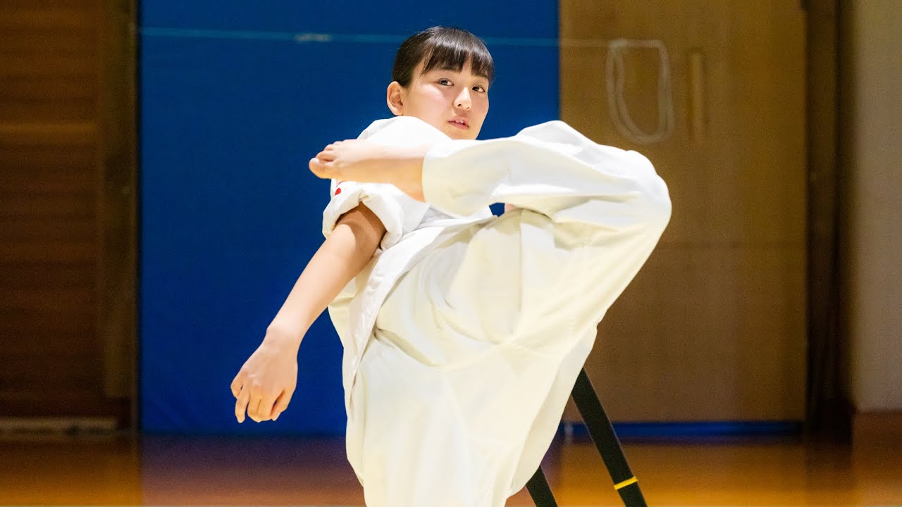 Sharp angle High Kick Girl!