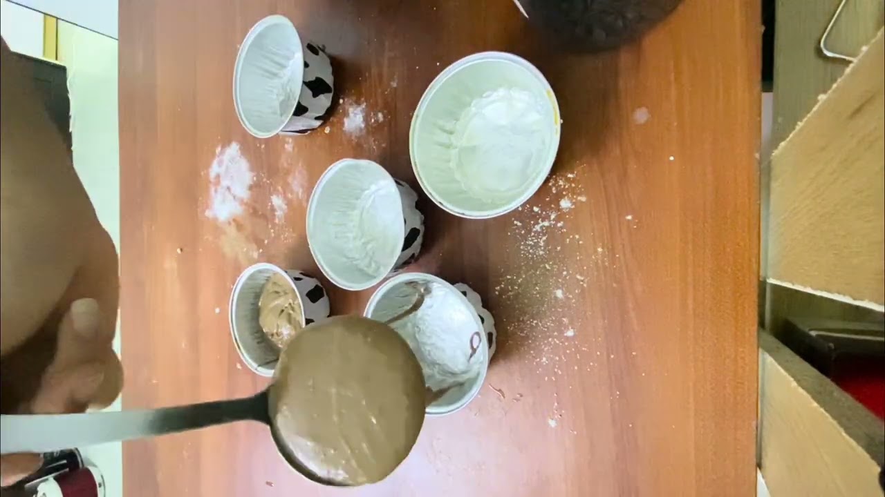 Làm bánh cupcake socola đơn giản tại nhà , tặng người  yêu hoặc bạn bè.
