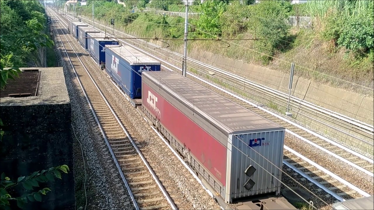 Treni merci e invii a Grugliasco. Freight and sending trains in Grugliasco.