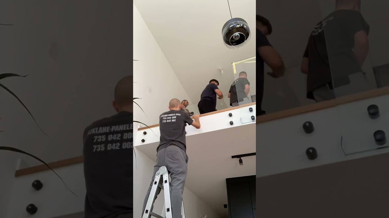 Montaż balustrady szklanej na rotule czarne