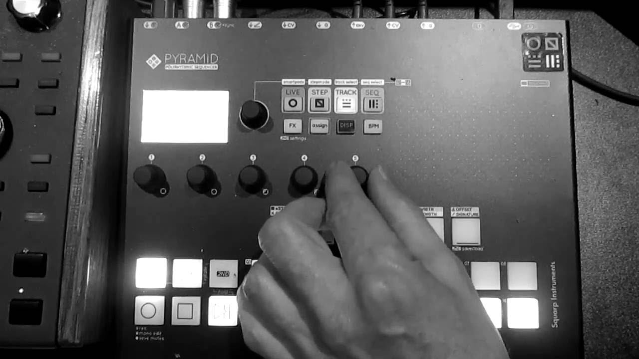 Bastien - Detroit House (live with the Pyramid Sequencer)