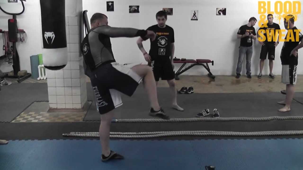 Александр Шлеменко. Удары ногами. Alexander Storm Shlemenko. Do a right kicks.
