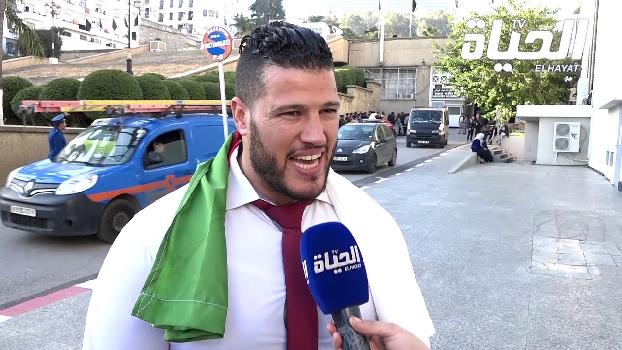 شاهد تصريح إطار بالإتحاد الوطني للطلبة الجزائريين خلال تجمع قاعة ابن خلدون