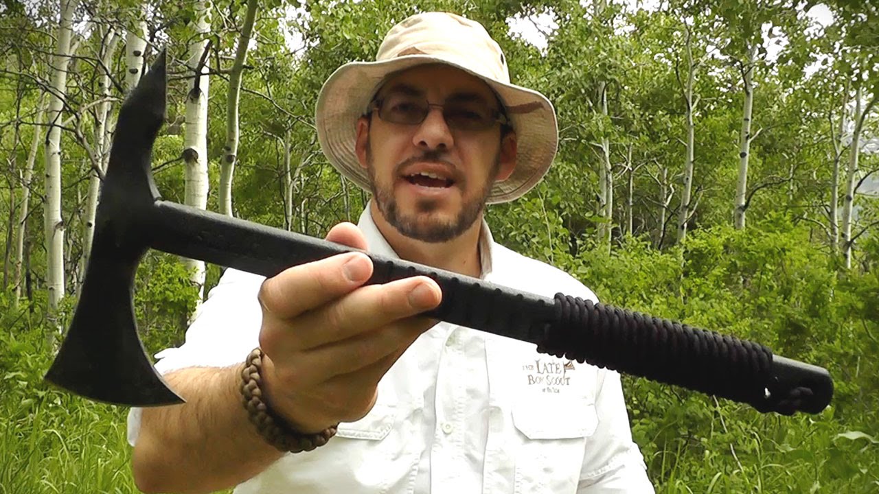Schrade SCAXE4 Tomahawk: Tactical Survival Beast