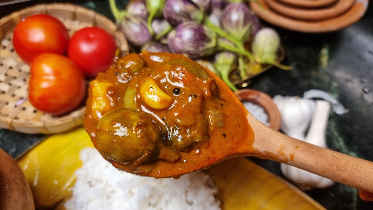 KATHIRIKKAI KUZHAMBU | கத்திரிக்காய் குழம்பு ( Brinjal curry )
