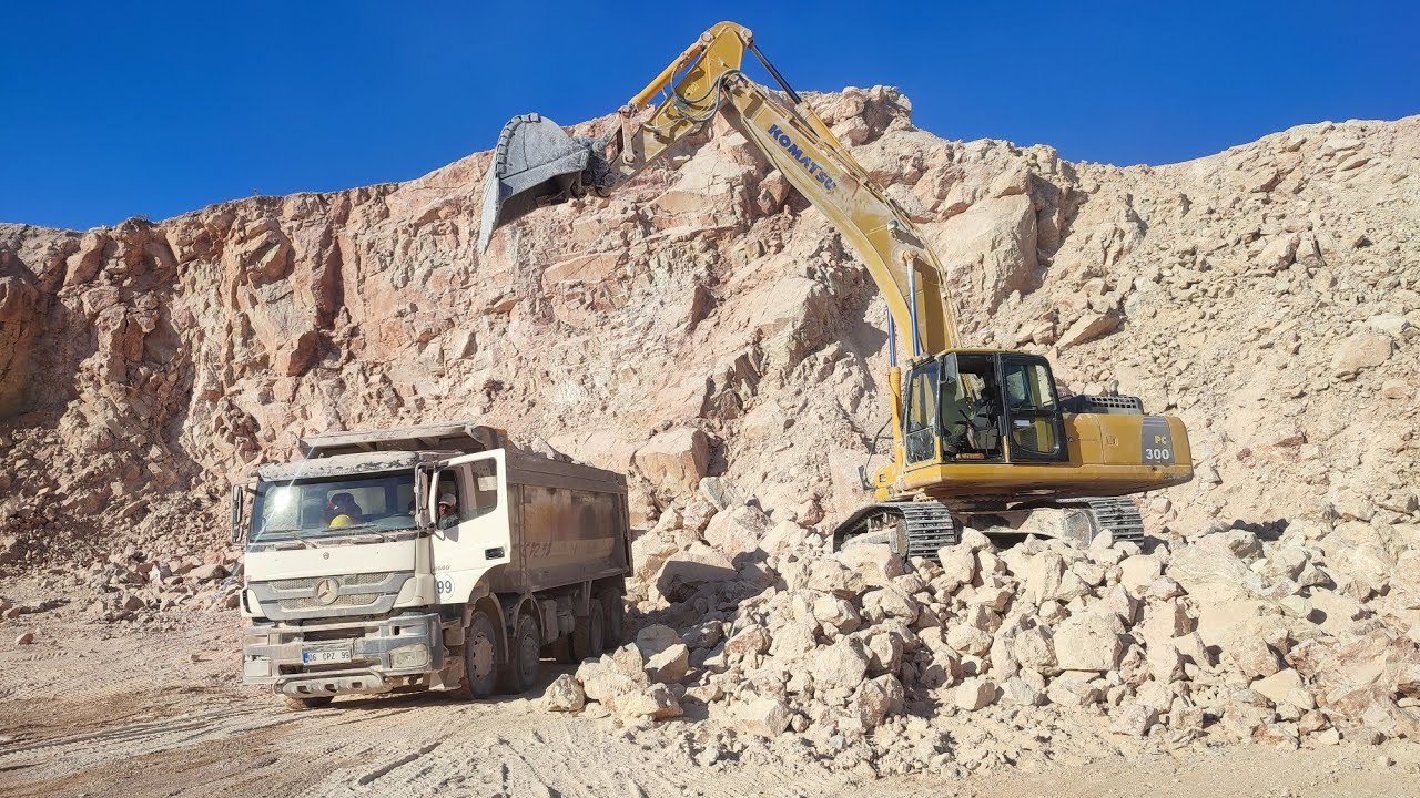 Komatsu PC300-8 Loading Stone