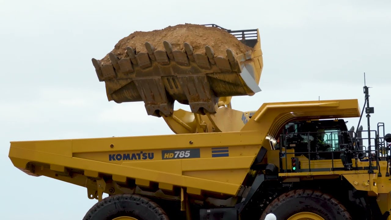Promote productivity and reduce fuel costs with Komatsu pit loaders
