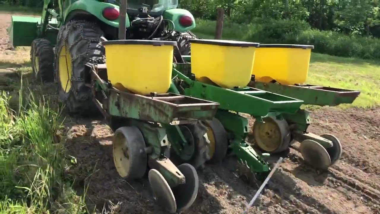 Planting Sunflowers with John Deere 7000 3 Row Planter!