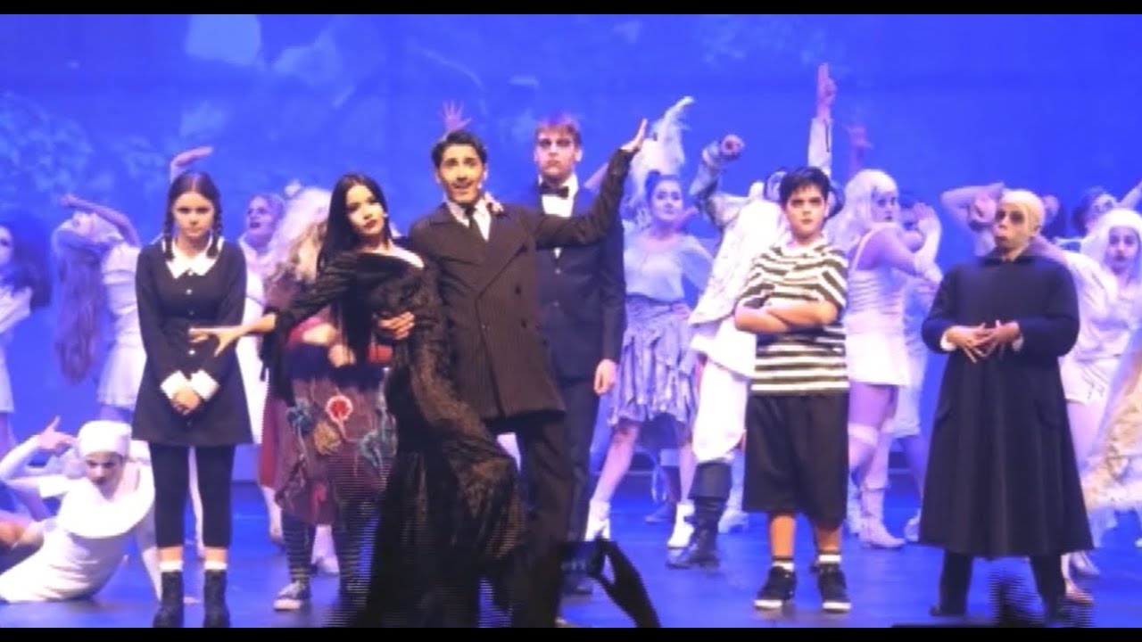 Matheus Ueta em A Família Addams - Tio Fester TeenBroadway  2017 CENAS
