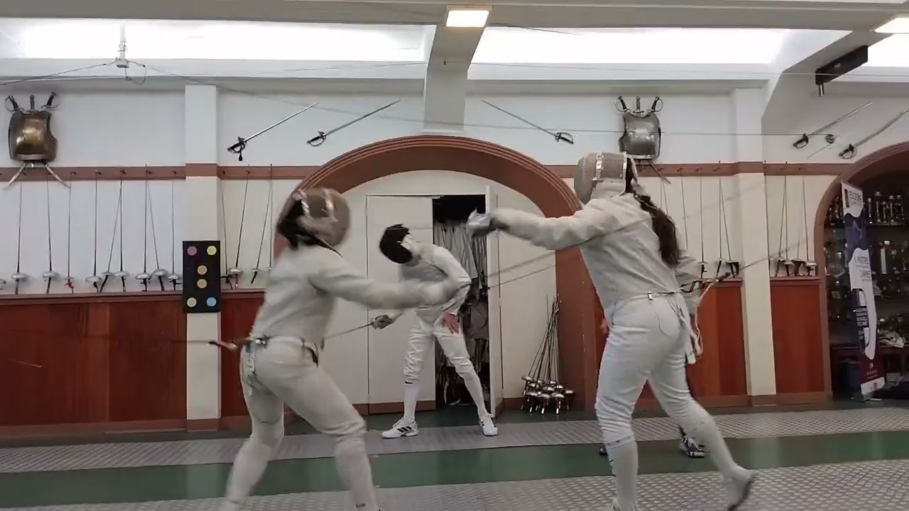 Finale Sabre Dames à la Salle d'Armes du Cercle Militaire : Vales