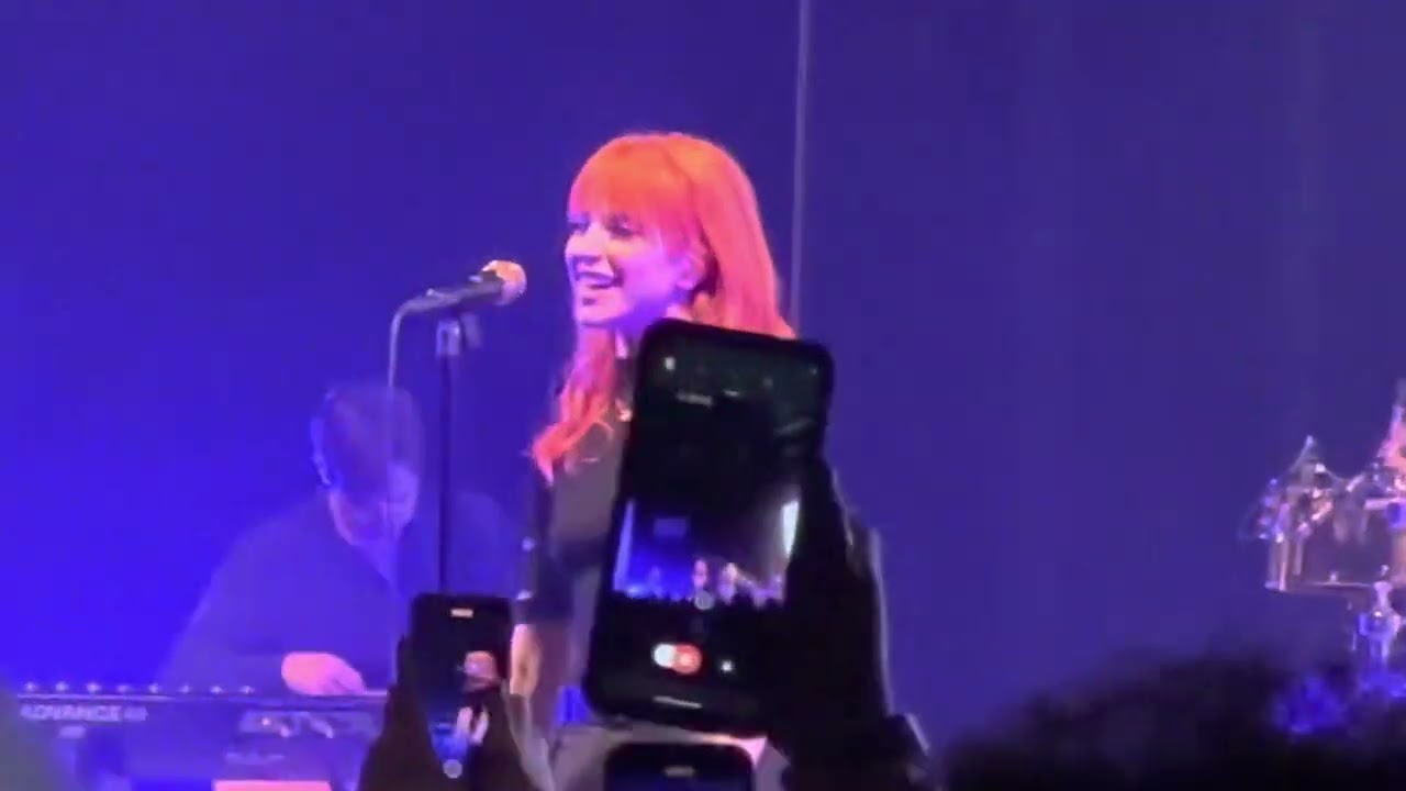 Paramore “Caught In The Middle + Hayley’s intro ” Live St. Augustine Amphitheatre 11-16-2022
