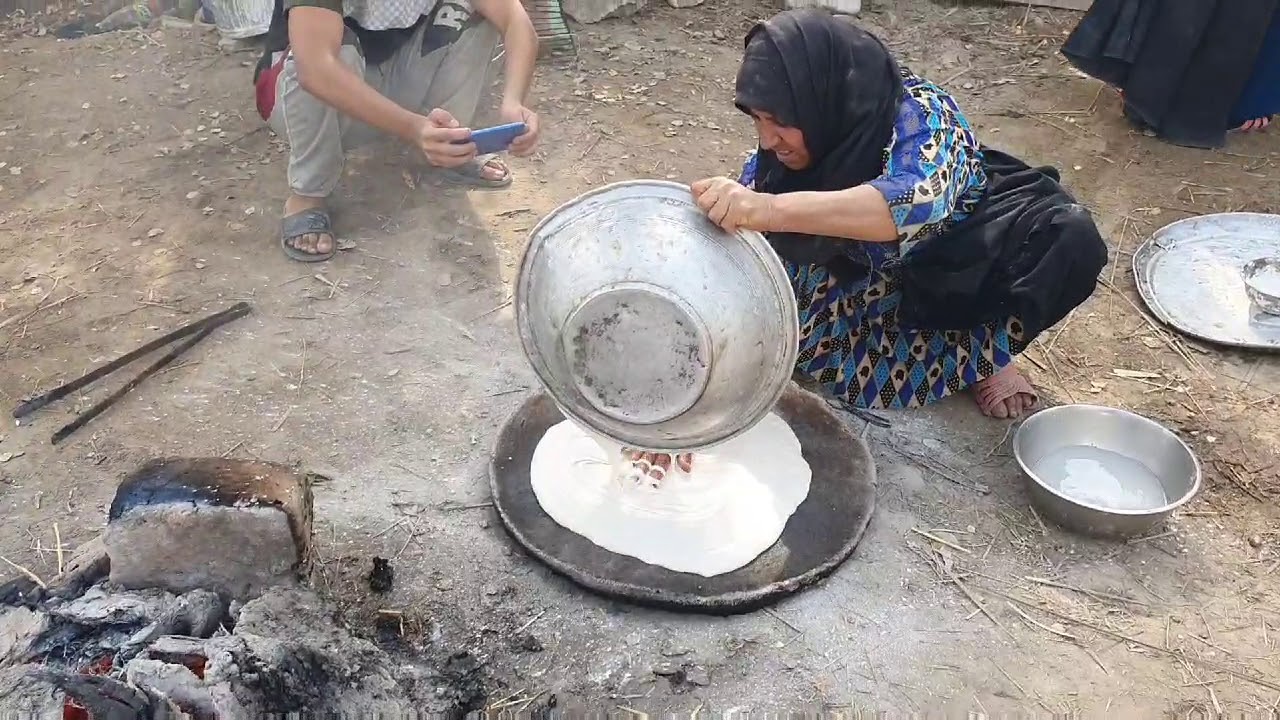 حياة الريف العراقي وخبز الطابق سياح  Iraqi countryside life and bread floor