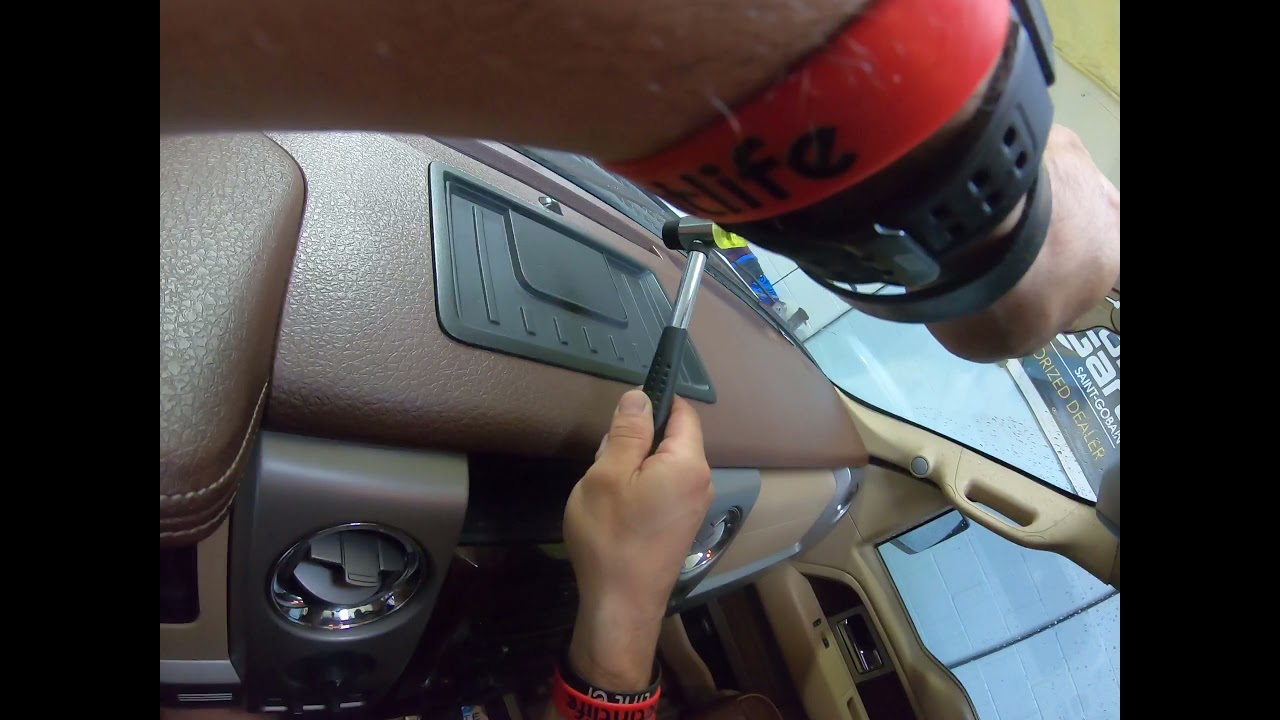 Removal of the rear view mirror of 2011 f150