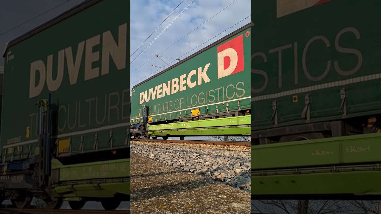 Helrom-Trailer G&uuml;terzug beim Anfahren