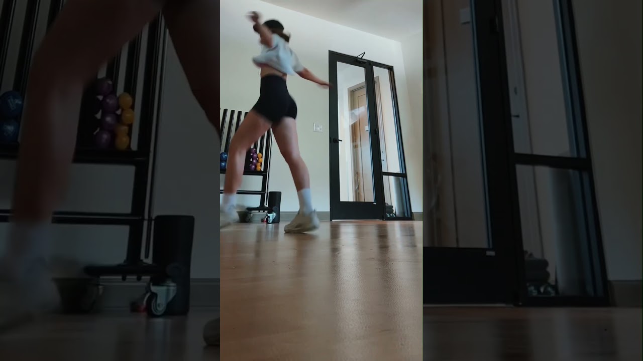 Shufflin in the studio💃🏻 #shuffleshorts #shuffleshapes