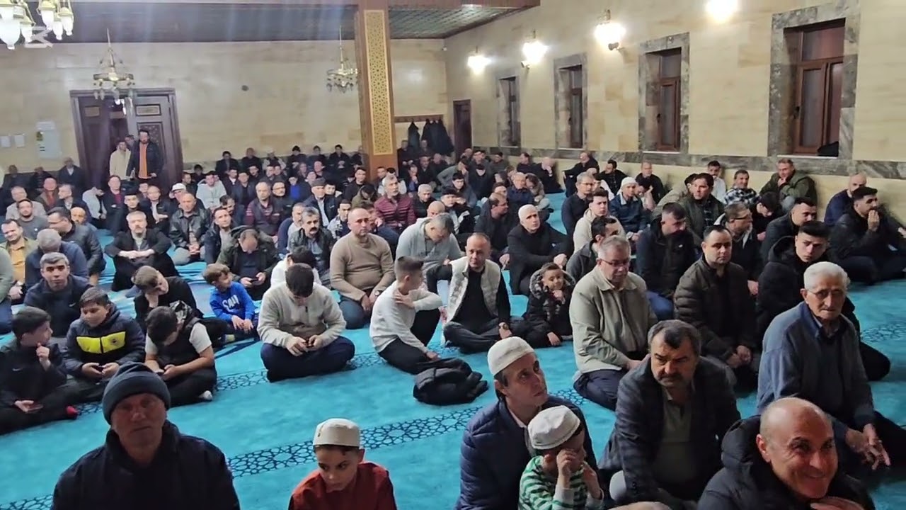 DEMİRCİ'DE ABDÜLHAMİDHAN CAMİİNDE ANADOLU İMAM HATİP LİSESİ ÖĞRRTMENİ ŞENER ÇANKAYA KADİR GECESİNİN 