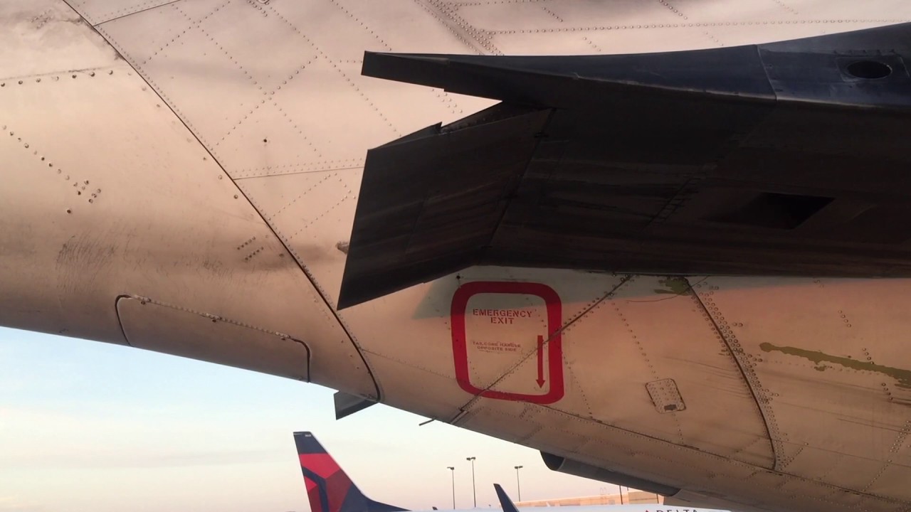 McDonnell-Douglas MD-90 Pylon Flap Deployment