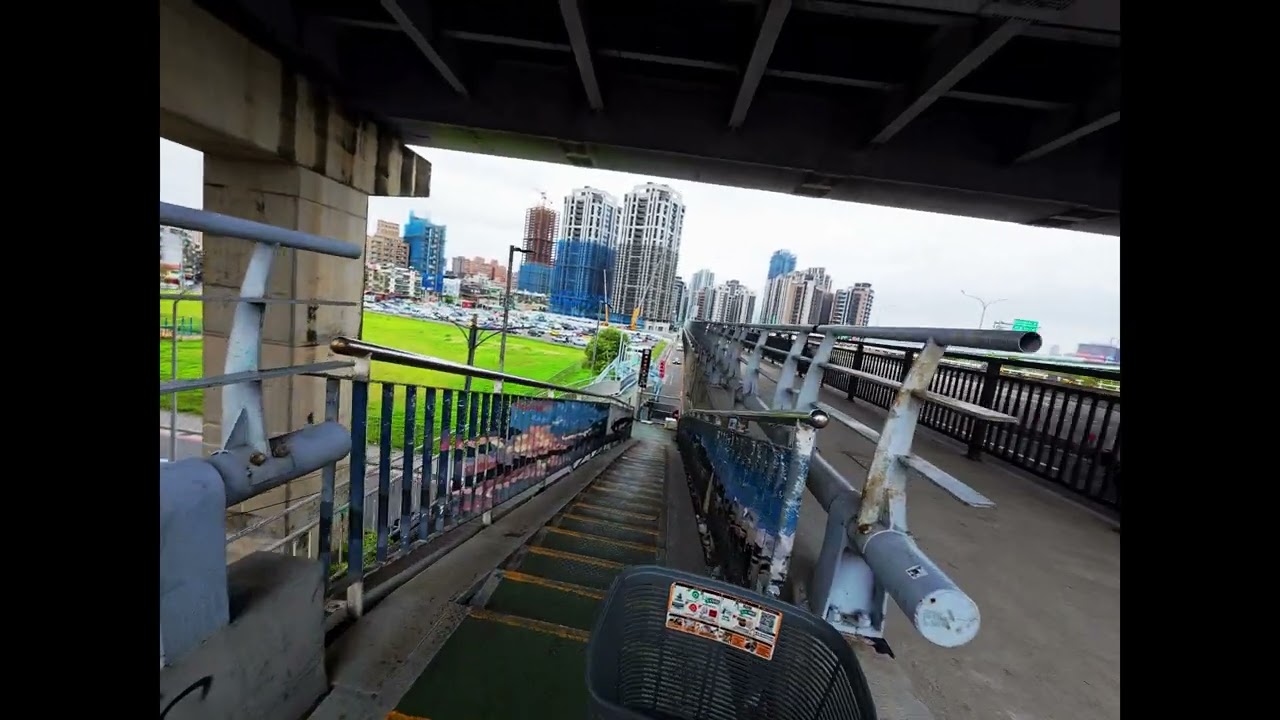 無聊拍個騎自行車的影片