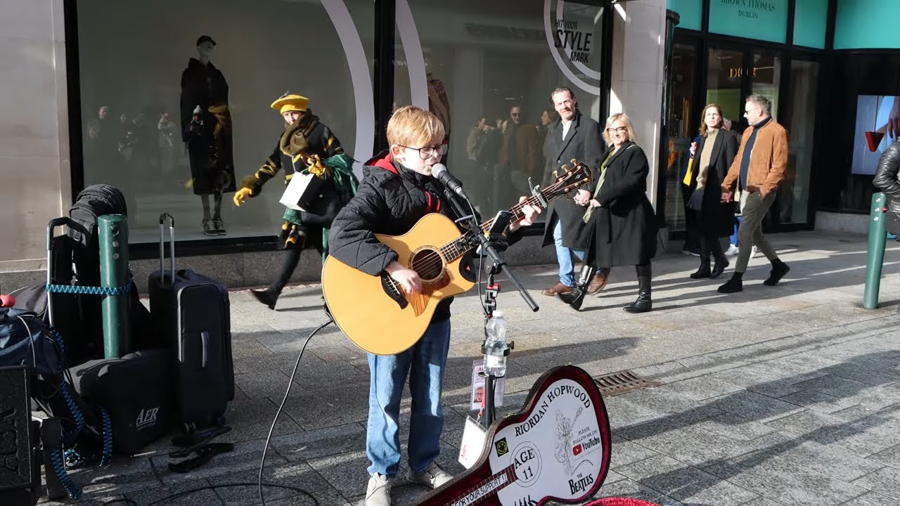 “Busking Brilliance 💎 Riordan Hopwood Sings Diamonds & Roses on Grafton Street”