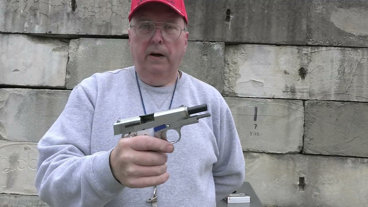 Стрельба из пистолета Interarms Star BM с хромированной рукояткой.