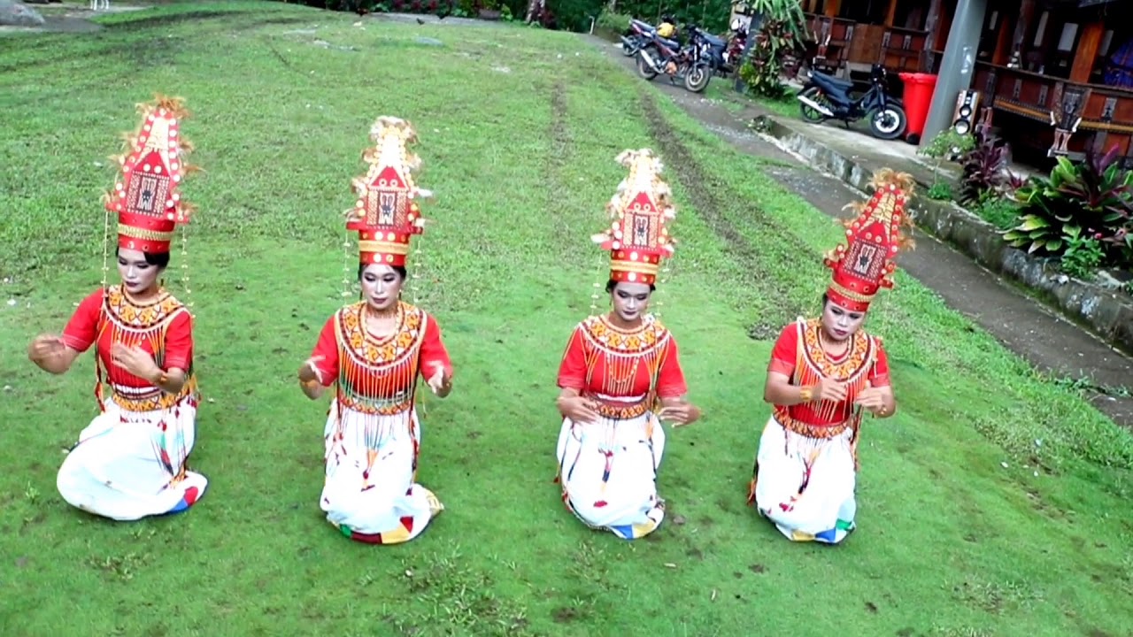 PGSD UKI TORAJA. Pa'gellu Kreasi Rambu Tuka' - Kelompok 3 - Kelas G.8