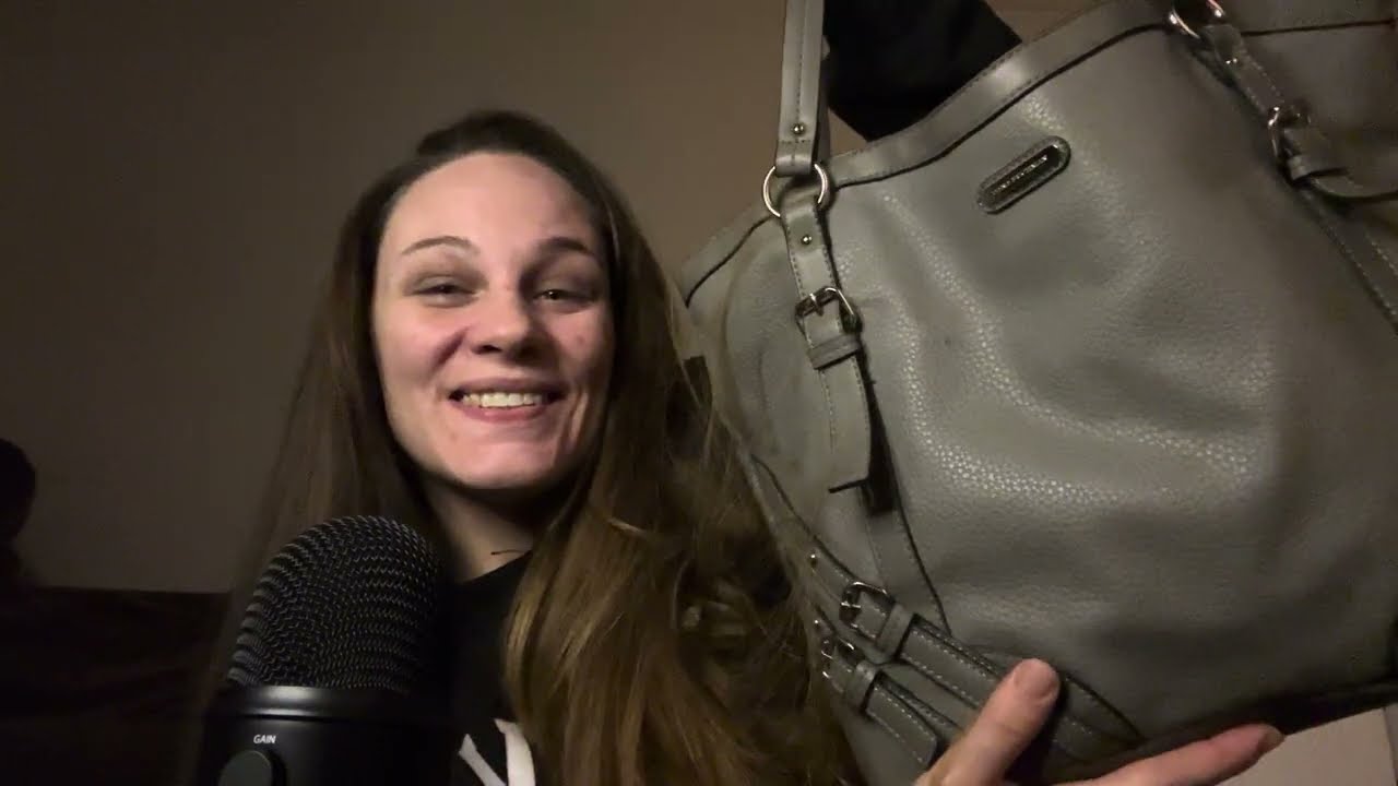 ASMR What’s in my purse 👜 