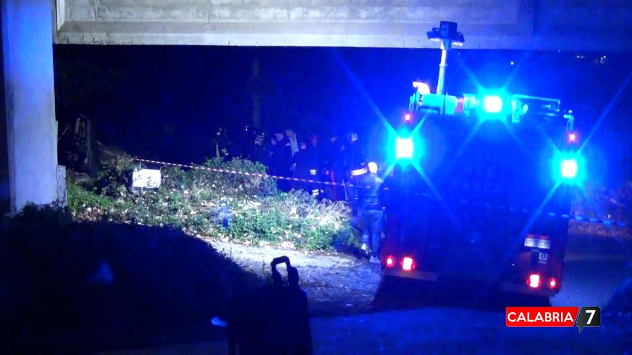 Forte esplosione a Catanzaro, gamba amputata per uno dei feriti. Il testimone: 