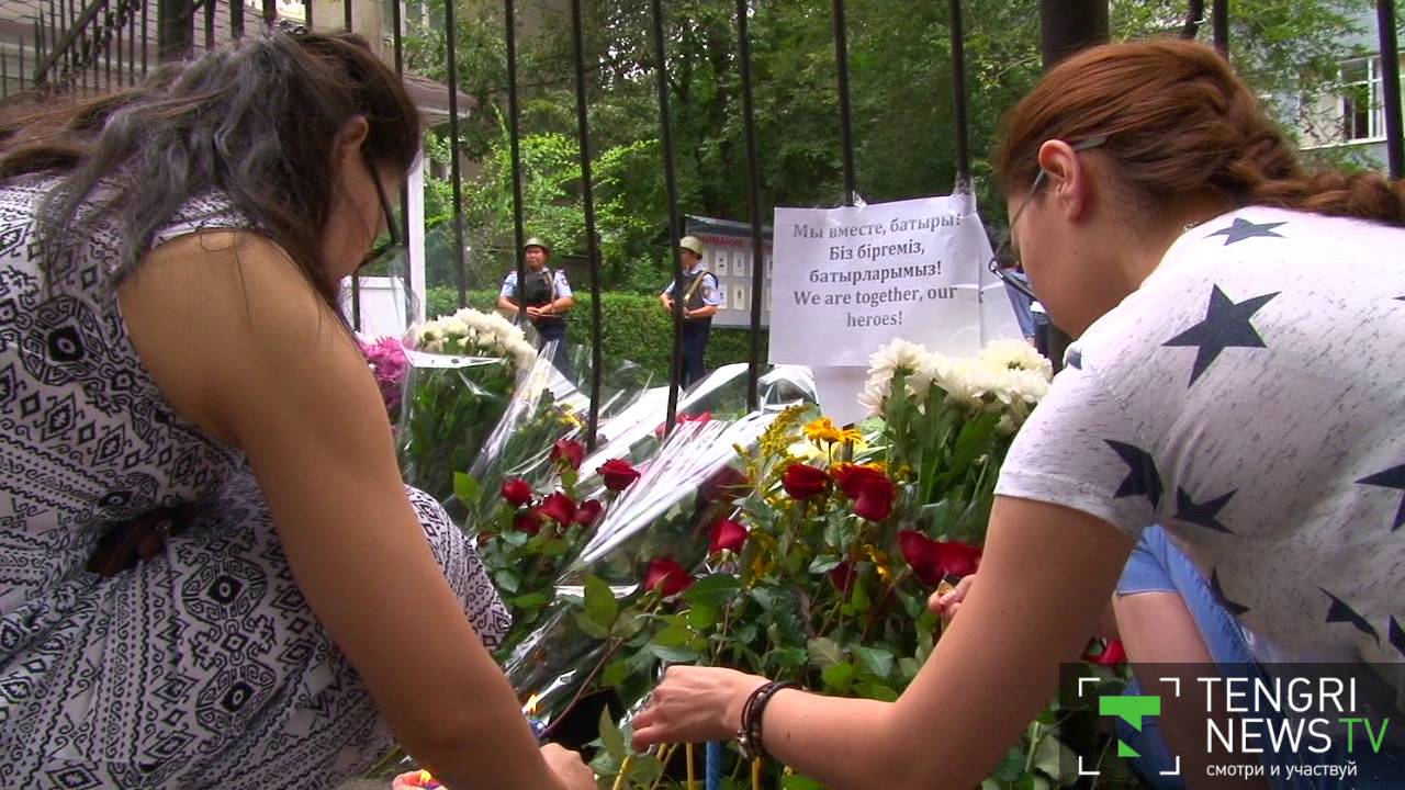 Казахстанцы скорбят по погибшим при теракте в Алматы