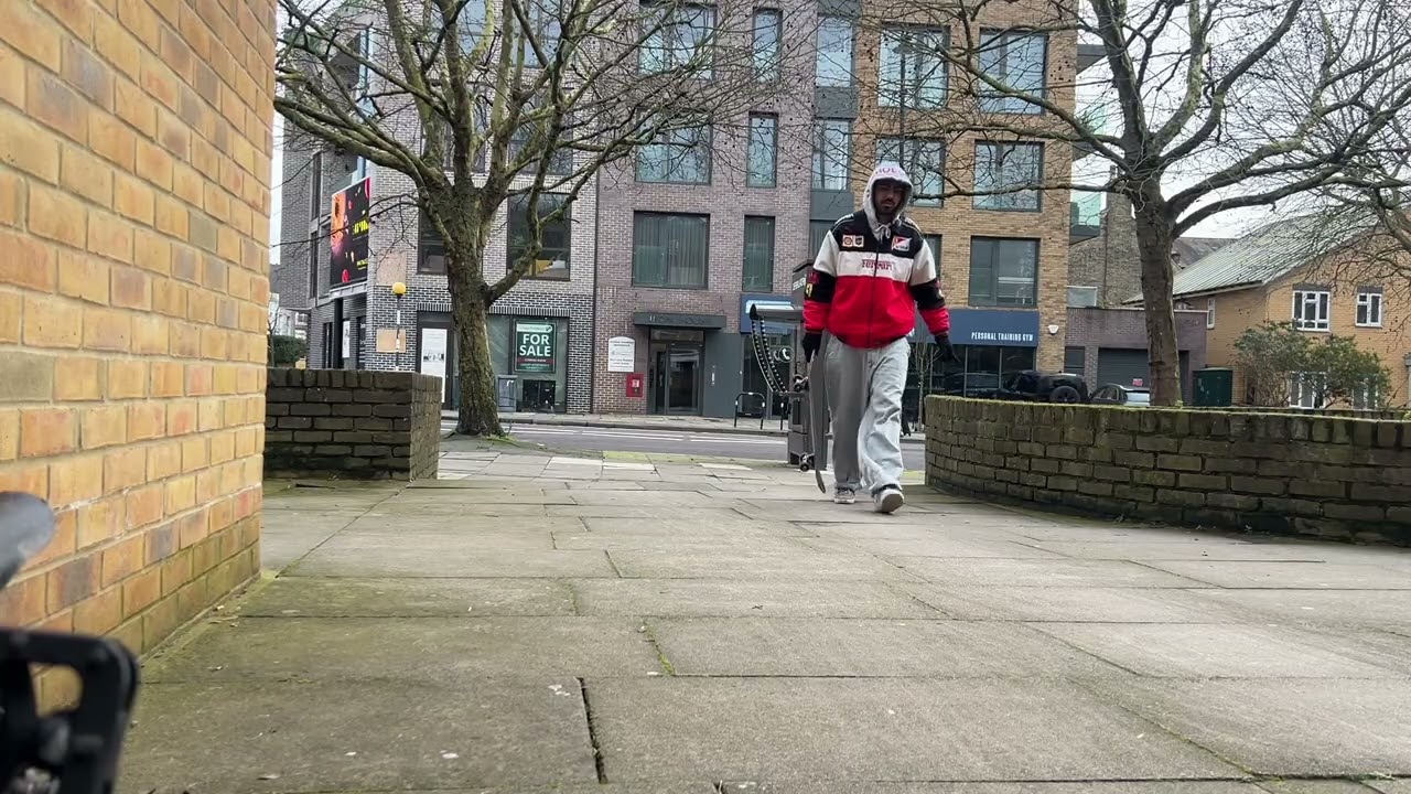 SESSÃO DE SKATE NA ESCADINHA