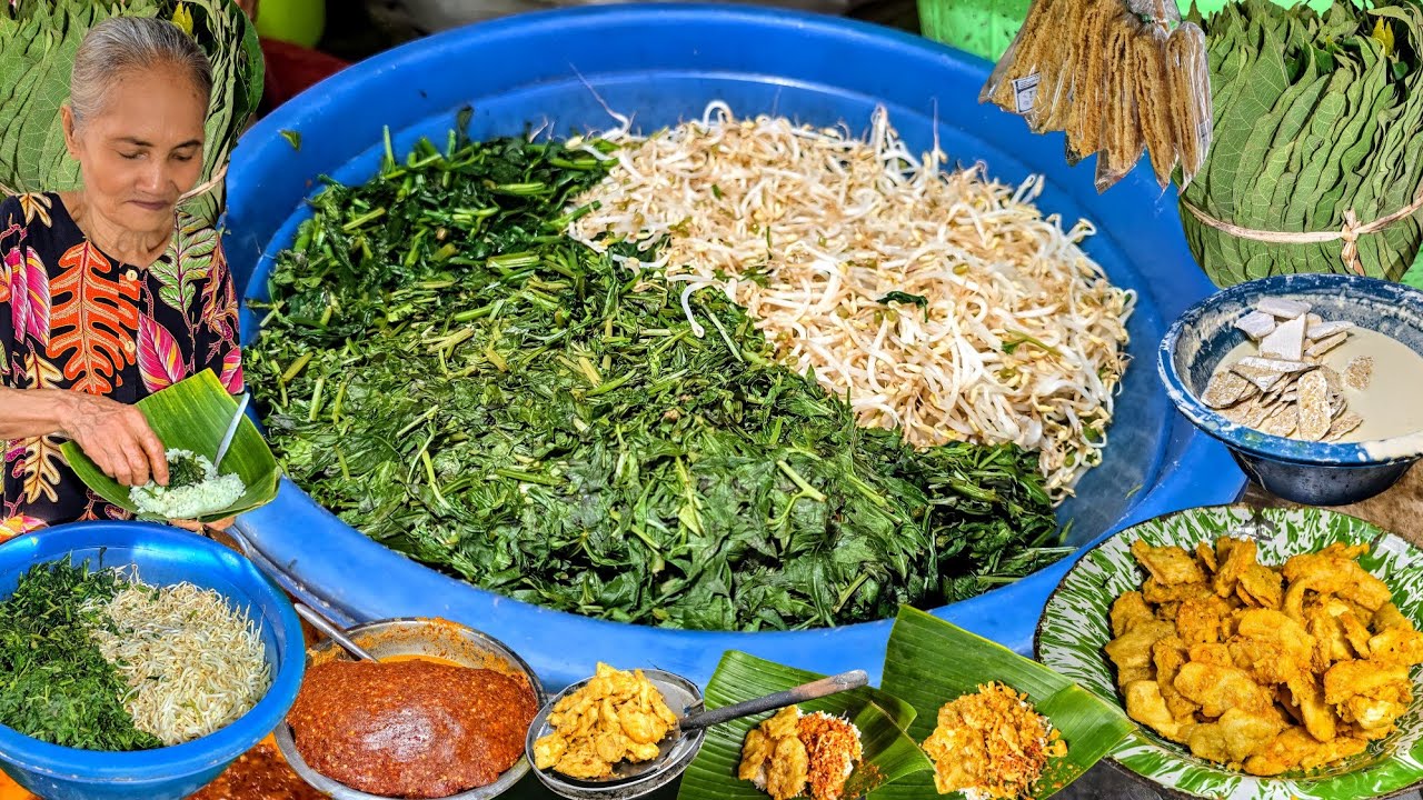 HARGA CUMA 3 RIBU, NENEK INI JUALAN DI BAWAH JEMBATAN, DI TEPI BENGAWAN SOLO - Nasi Pecel Mbah Tin