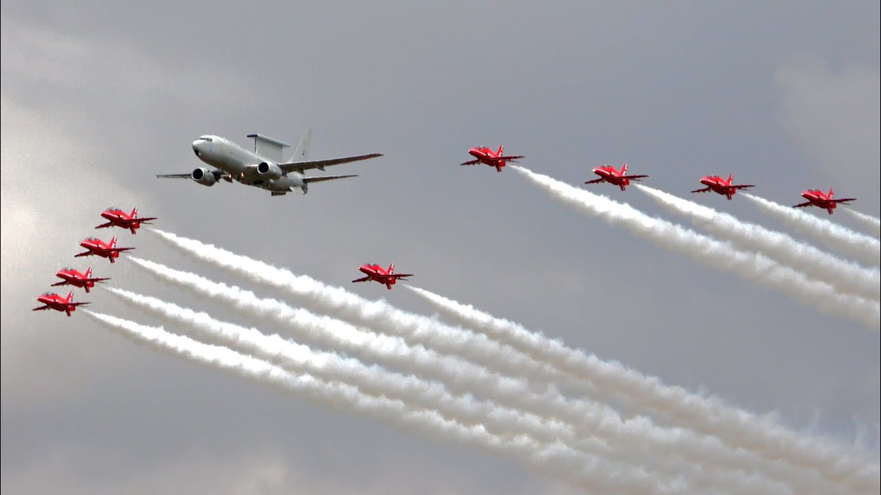 [4K] The Unique RED ARROWS Full Display – Saturday Highlights at RIAT 2025