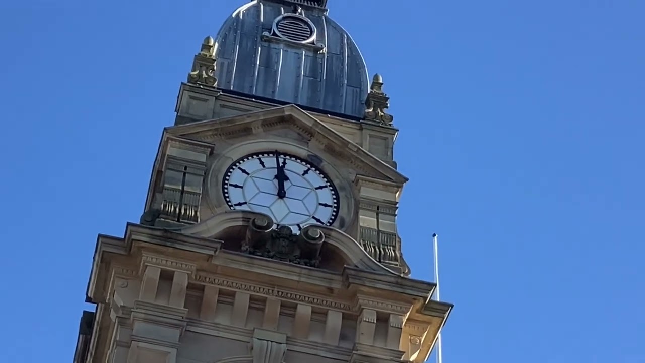 Kendal town hall clock chimes midday and plays devotion on the carrlion