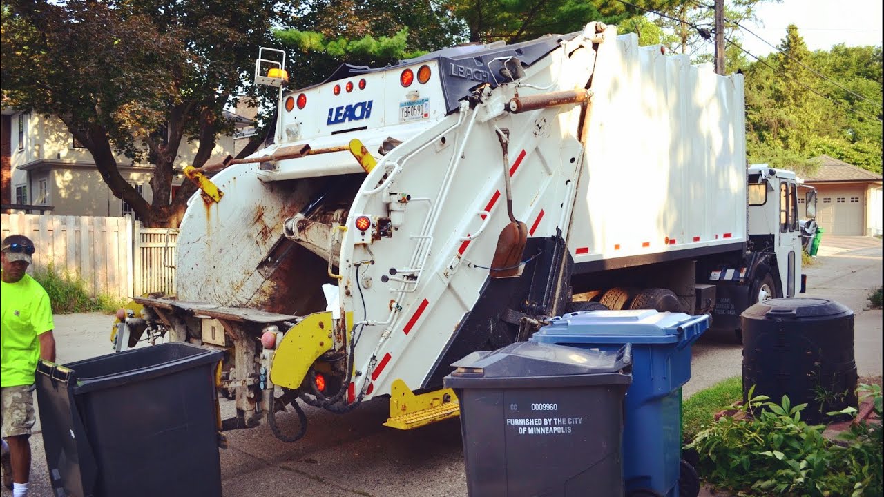 CCC Leach 2RII Rear Loader